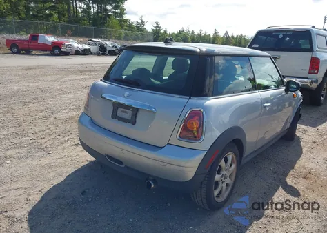 2007 Mini Cooper z USA, uszkodzony, nr VIN WMWMF33527TL67187